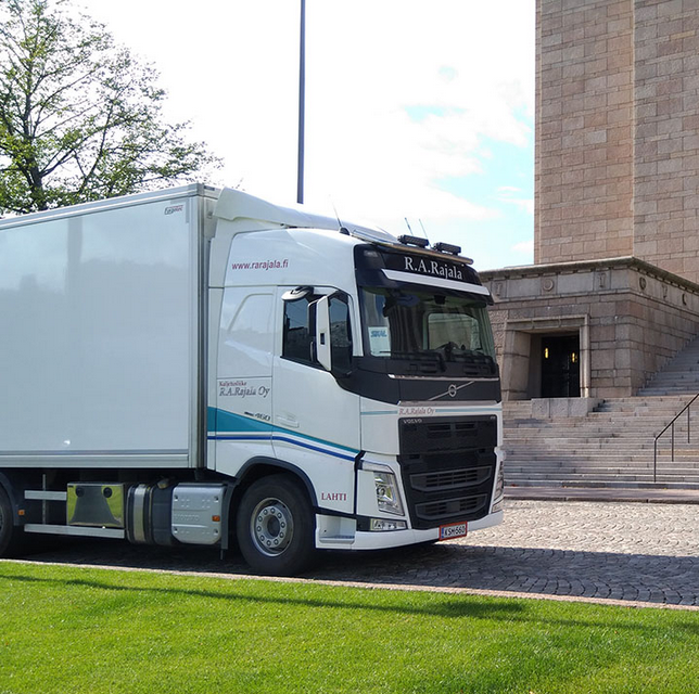 Contact Kuorma-auto eduskuntatalolla